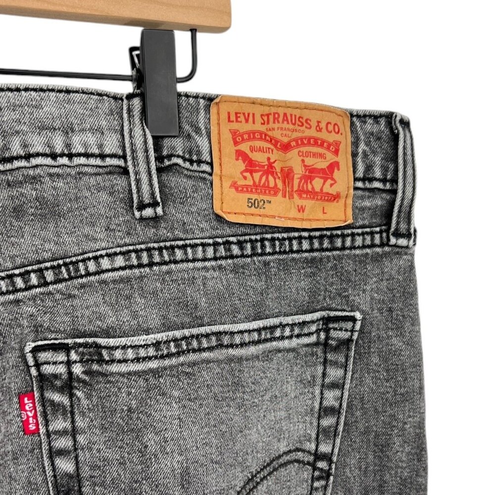 Levi’s 502 Regular Taper Jeans | 44 x 32 - Picture 3 of 5